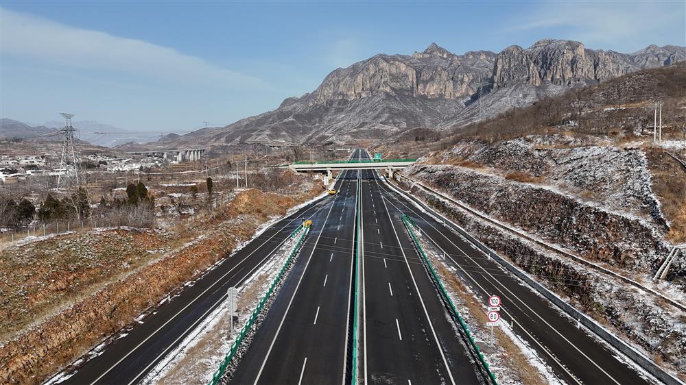 雪后西达路段路段无积雪