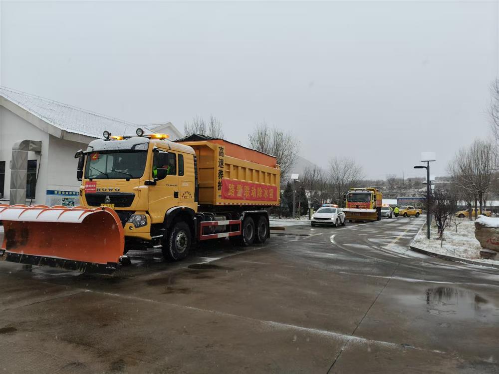 路警联动除冰雪