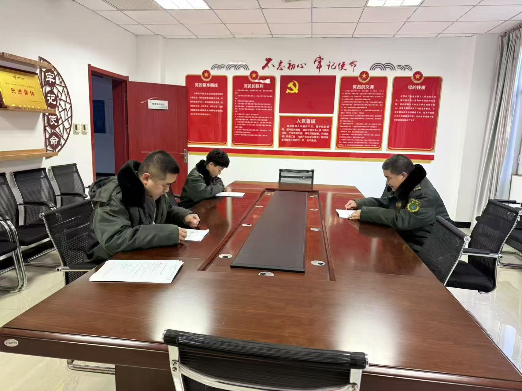 c403639638aefb16e306cb6e96e34ee4.jpg c403639638aefb16e306cb6e96e34ee4.jpg